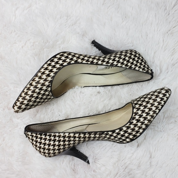 Michael Kors | Houndstooth Heels - Picture 2 of 5